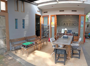 Гостиница The Attic Bed & Breakfast  Бандунг